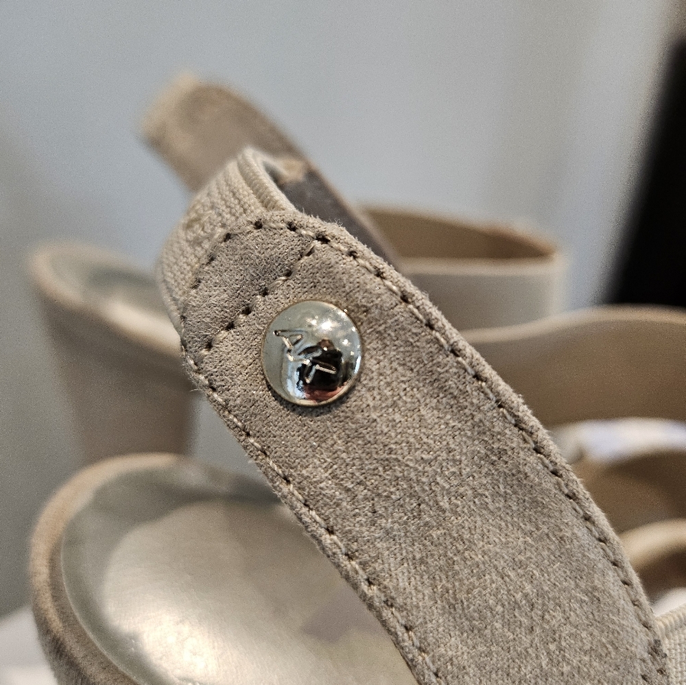 🍾AK Sport Heels sz7M cream - Picture 4 of 11